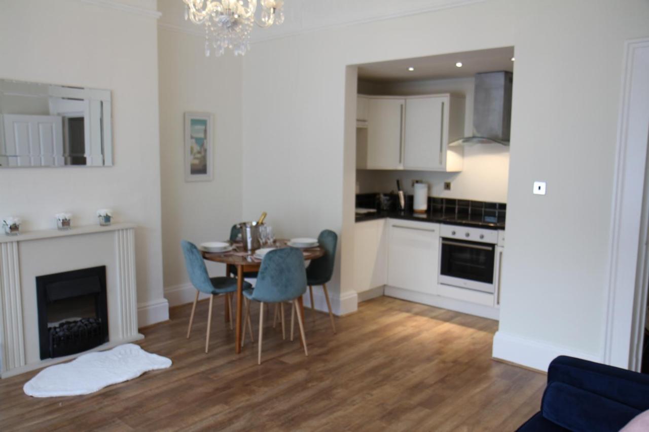 Mostyn Villa Free Private Parking Llandudno Luaran gambar
