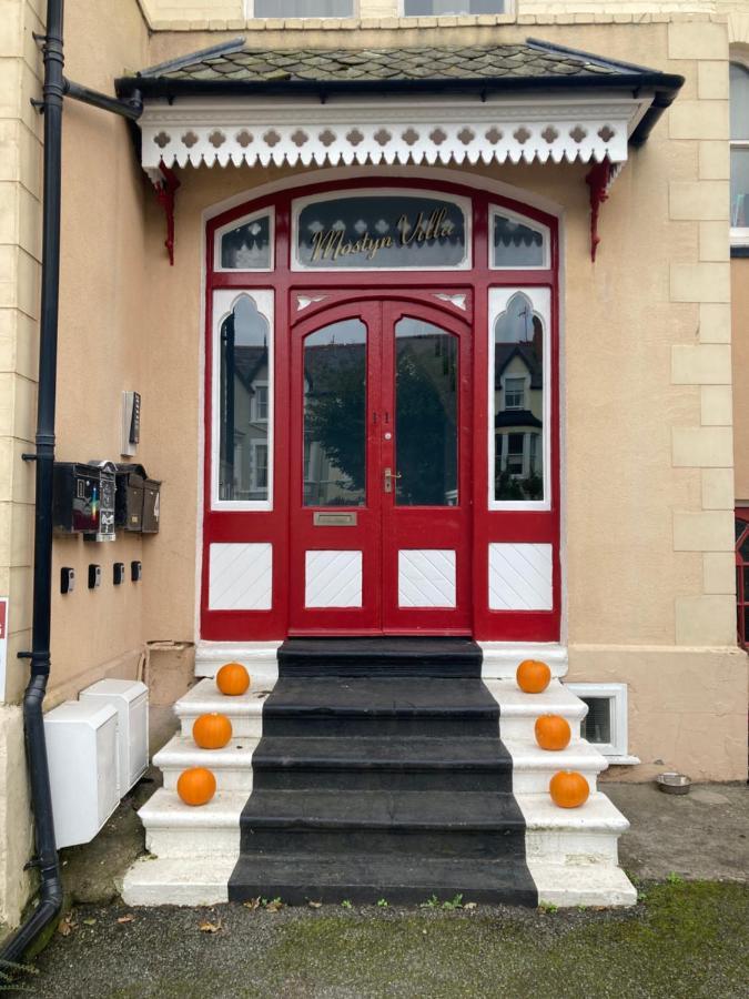 Mostyn Villa Free Private Parking Llandudno Luaran gambar